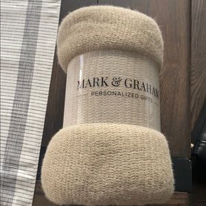 THROW BLANKET WITH FRINGE